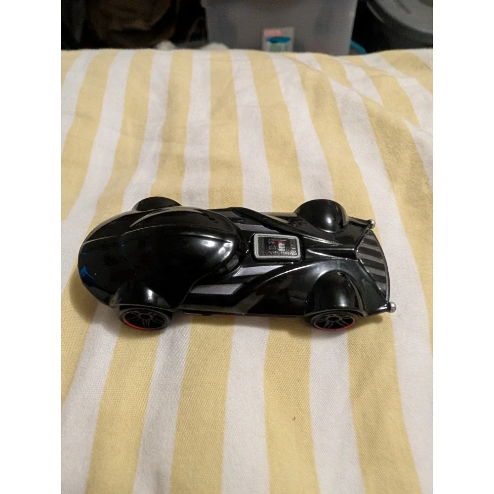Mattel Hot Wheels 2011 Darth Vader Car DYH41 Lights Sounds Star Wars Toy